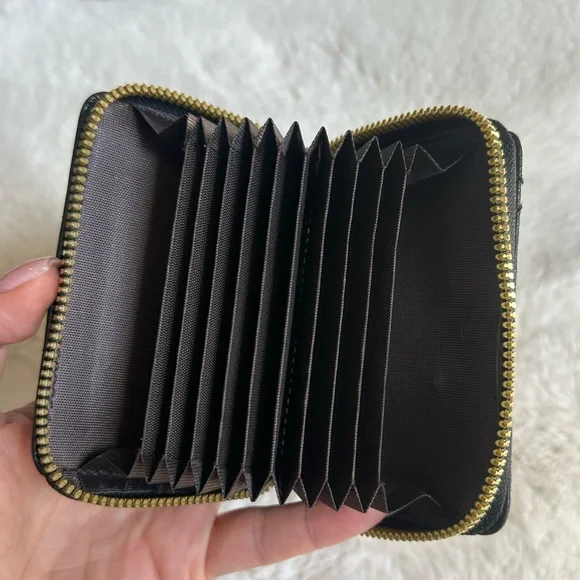 Elegant 2 Piece Black Quilted Women's Bag Set - Picture 11 of 13